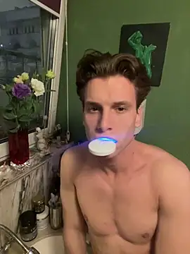 ETHAN MOORE online show from 10/31/25, 03:35