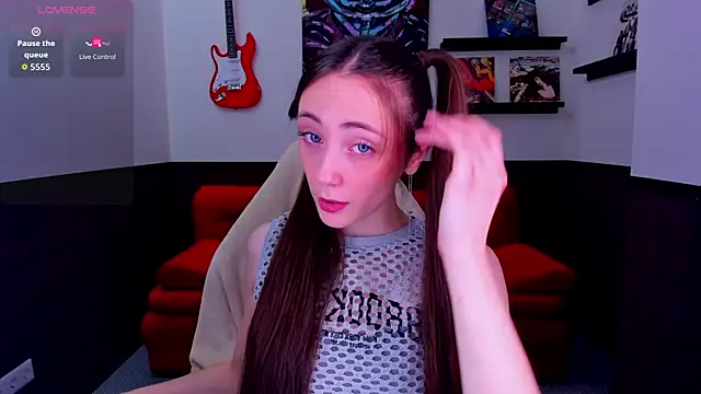 Snapshot of Lexi_Split chatting on 06/24/26, 02:43 Lexi Split online show from 06/24/26, 02:43