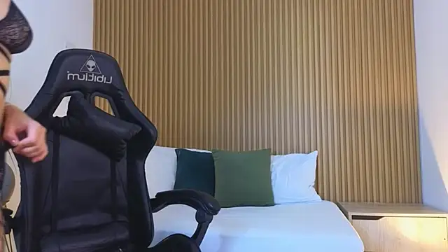 riley sierra online show from 02/12/25, 07:24