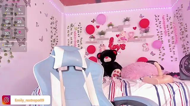 Snapshot of Emily_restrepo chatting on 02/24/25, 09:21 Emily restrepo online show from 02/24/25, 09:21