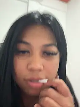 Snapshot of Emily_restrepo chatting on 09/11/25, 04:12 Emily restrepo online show from 09/11/25, 04:12