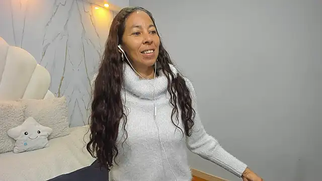 Snapshot of Rosalinda_Cortez chatting on 12/17/24, 03:49 Rosalinda Cortez online show from 12/17/24, 03:49