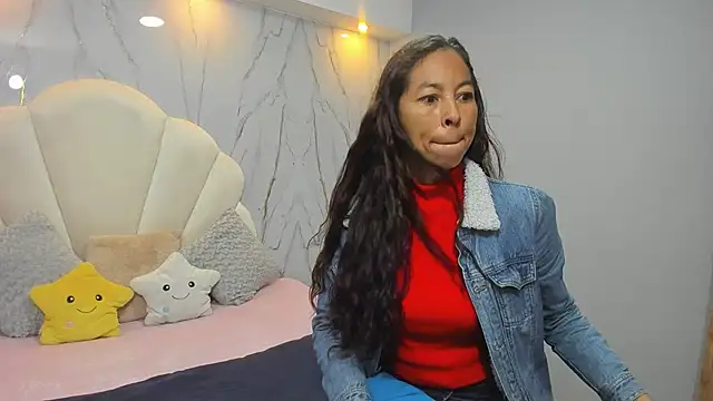 Snapshot of Rosalinda_Cortez chatting on 12/19/24, 01:07 Rosalinda Cortez online show from 12/19/24, 01:07