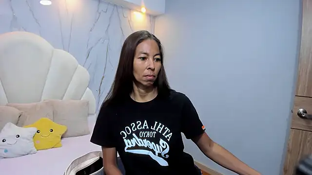 Snapshot of Rosalinda_Cortez chatting on 01/02/25, 12:35 Rosalinda Cortez online show from 01/02/25, 12:35