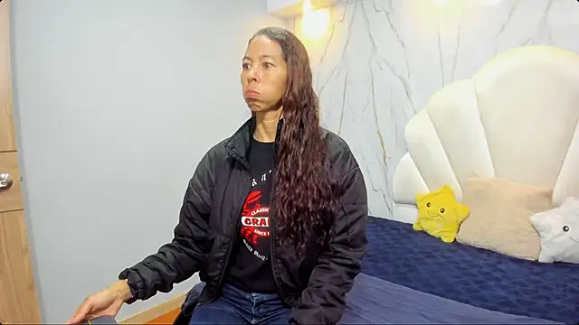 Snapshot of Rosalinda_Cortez chatting on 01/27/25, 12:26 Rosalinda Cortez online show from 01/27/25, 12:26