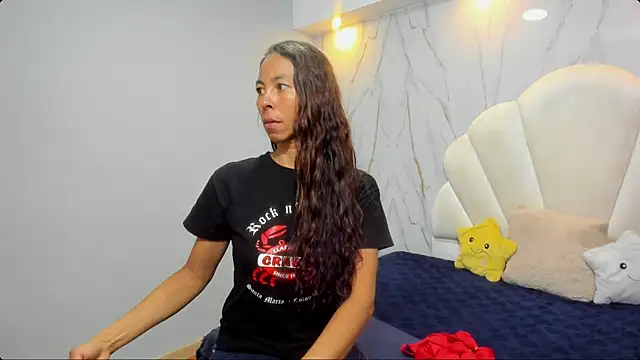 Snapshot of Rosalinda_Cortez chatting on 01/27/25, 04:01 Rosalinda Cortez online show from 01/27/25, 04:01