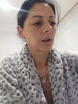 Snapshot of bruneta_sexy23 chatting on 11/15/25, 04:10 bruneta sexy23 online show from 11/15/25, 04:10