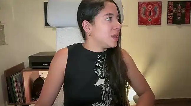 Snapshot of adriana__sosa_ chatting on 02/05/25, 11:17 adriana sosa online show from 02/05/25, 11:17