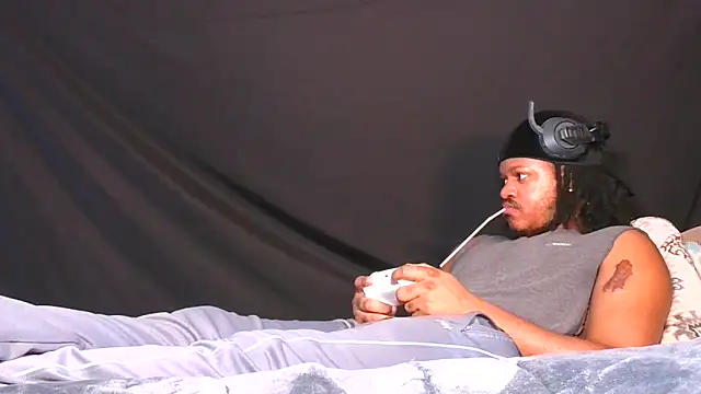 Carolinayoungin online show from 04/12/26, 05:18