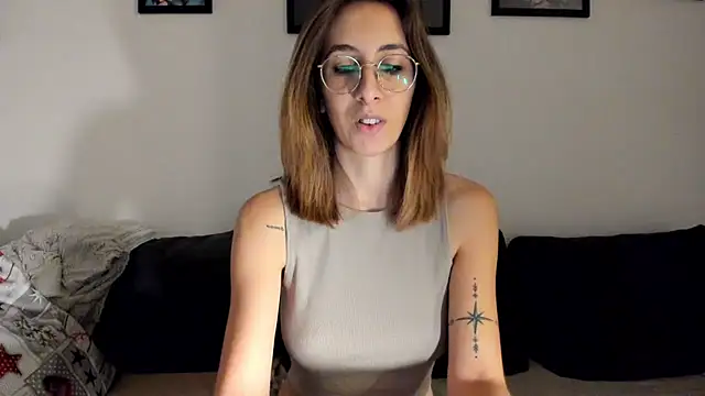 Snapshot of DesireMore90 chatting on 01/21/25, 06:55 DesireMore90 online show from 01/21/25, 06:55