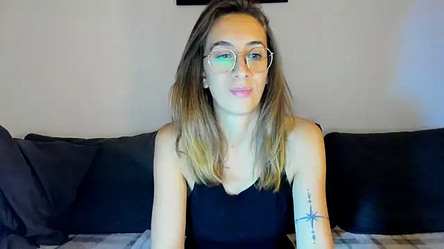 Snapshot of DesireMore90 chatting on 10/23/25, 09:57 DesireMore90 online show from 10/23/25, 09:57