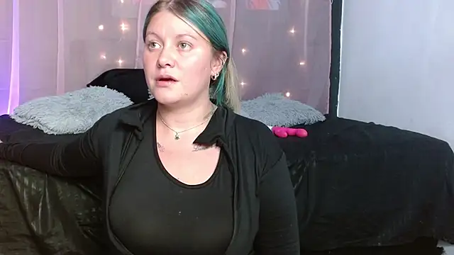 Snapshot of miley_jensen chatting on 12/21/24, 04:52 miley jensen online show from 12/21/24, 04:52