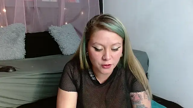 Snapshot of miley_jensen chatting on 01/09/25, 04:52 miley jensen online show from 01/09/25, 04:52