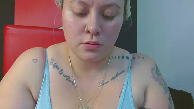 Snapshot of miley_jensen chatting on 10/22/25, 10:20 miley jensen online show from 10/22/25, 10:20