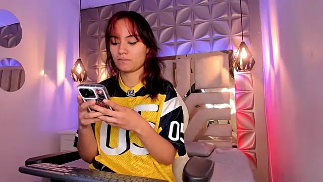 Snapshot of nahia_low chatting on 02/17/25, 09:24 nahia low online show from 02/17/25, 09:24