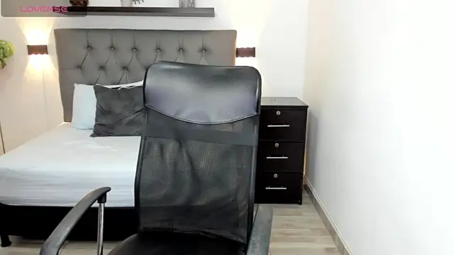 emily villamil online show from 12/04/24, 07:56