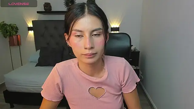 emily villamil online show from 12/17/24, 07:48