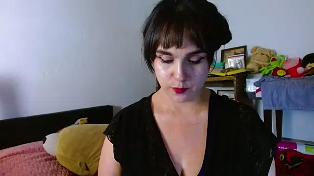 Snapshot of collette_beaufoy_ chatting on 06/12/26, 06:23 collette beaufoy online show from 06/12/26, 06:23