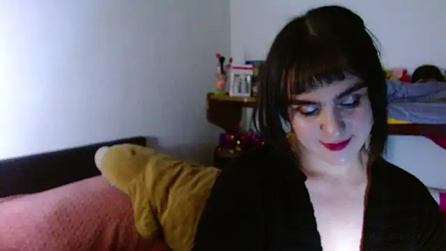 Snapshot of collette_beaufoy_ chatting on 06/20/26, 04:59 collette beaufoy online show from 06/20/26, 04:59