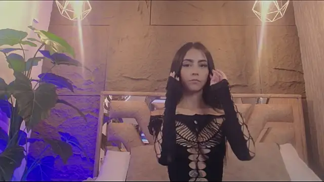 Coralinnee  online show from 05/14/26, 04:41