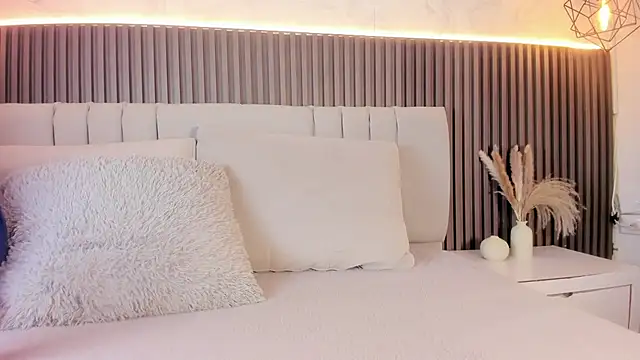 SHANONCLARK online show from 11/01/25, 06:21