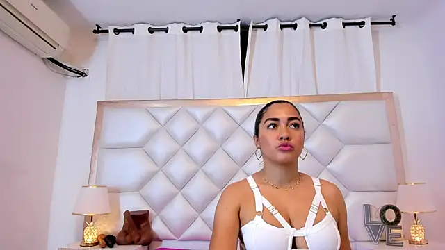 brittany069 online show from 03/21/25, 04:39