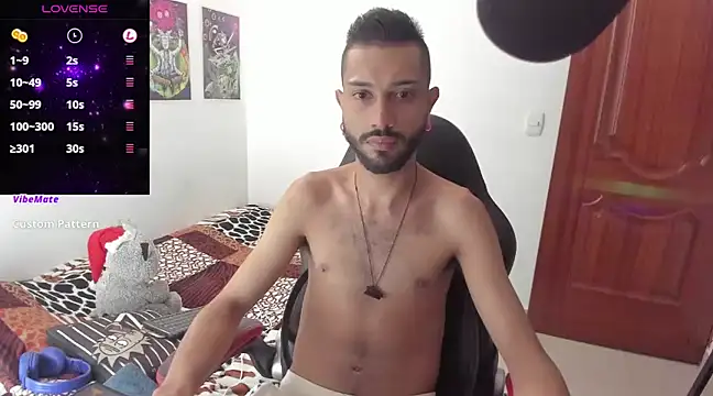 Snapshot of Aron_Baylor chatting on 01/18/25, 09:02 Aron Baylor online show from 01/18/25, 09:02