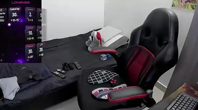 Snapshot of Aron_Baylor chatting on 02/20/25, 05:55 Aron Baylor online show from 02/20/25, 05:55