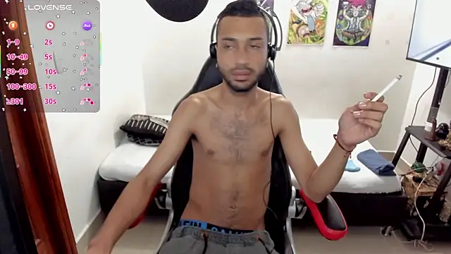 Snapshot of Aron_Baylor chatting on 09/13/25, 08:36 Aron Baylor online show from 09/13/25, 08:36