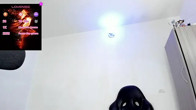 Snapshot of Aron_Baylor chatting on 11/12/25, 10:15 Aron Baylor online show from 11/12/25, 10:15