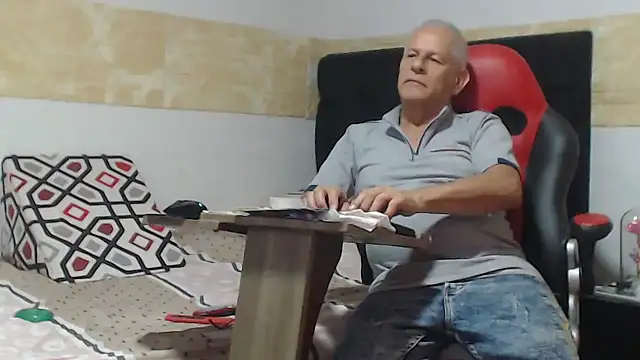 VALENTINO1983  online show from 10/11/25, 11:47