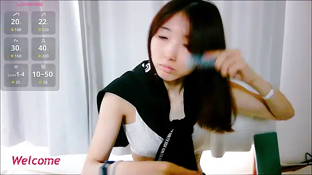 Snapshot of Love_me_Eri_ chatting on 10/06/25, 12:19 Love me Eri online show from 10/06/25, 12:19