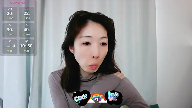 Snapshot of Love_me_Eri_ chatting on 10/20/25, 11:27 Love me Eri online show from 10/20/25, 11:27