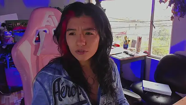 Snapshot of annie_walker6 chatting on 12/05/25, 08:05 annie walker6 online show from 12/05/25, 08:05