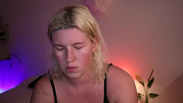 Snapshot of moonamii chatting on 01/25/25, 06:24 moonamii online show from 01/25/25, 06:24