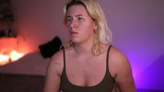 Snapshot of moonamii chatting on 02/25/25, 07:03 moonamii online show from 02/25/25, 07:03