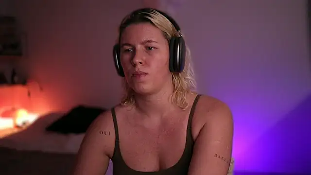 Snapshot of moonamii chatting on 02/27/25, 07:15 moonamii online show from 02/27/25, 07:15