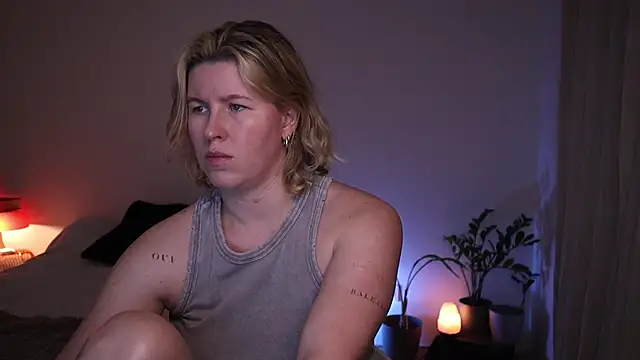 moonamii online show from 04/10/26, 06:12