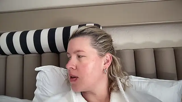 moonamii online show from 04/29/26, 06:39