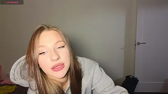 MiaKeler online show from 02/05/25, 06:59