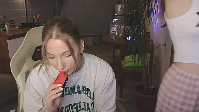 MiaKeler online show from 03/06/25, 01:57