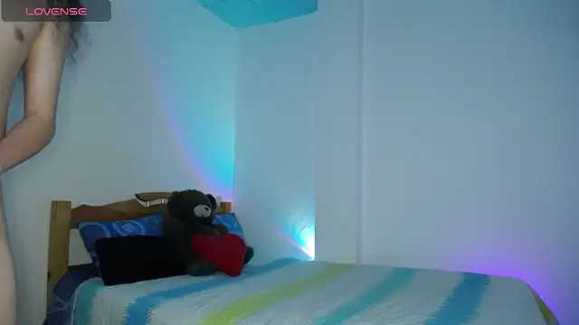 Snapshot of monkeywillwhite chatting on 12/13/24, 12:42 monkeywillwhite online show from 12/13/24, 12:42