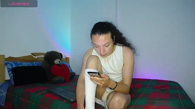 Snapshot of monkeywillwhite chatting on 12/22/24, 03:55 monkeywillwhite online show from 12/22/24, 03:55