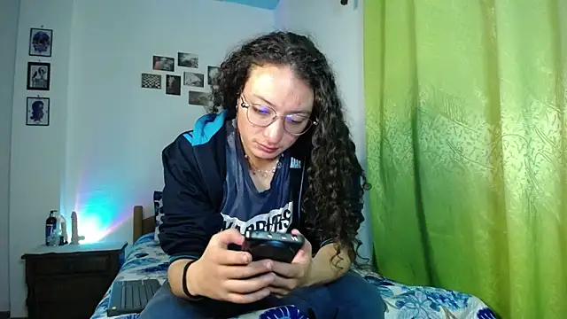 Snapshot of monkeywillwhite chatting on 11/04/25, 01:59 monkeywillwhite online show from 11/04/25, 01:59