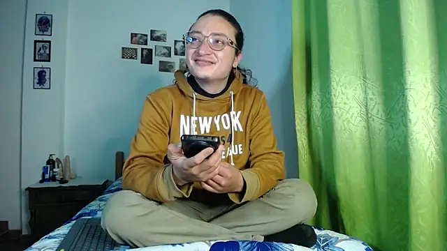 Snapshot of monkeywillwhite chatting on 11/14/25, 05:17 monkeywillwhite online show from 11/14/25, 05:17