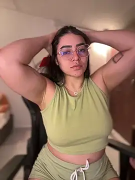 Lia flowers online show from 11/21/25, 12:32