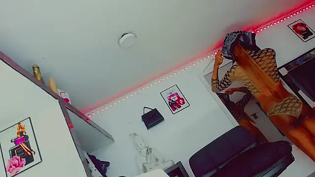 Snapshot of candy_kendall chatting on 09/19/25, 12:28 candy kendall online show from 09/19/25, 12:28