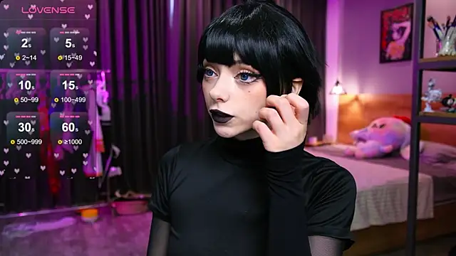 HolliWould  online show from 01/17/26, 05:56