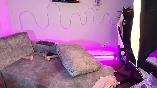 Snapshot of a_belladanger chatting on 02/27/25, 03:58 a belladanger online show from 02/27/25, 03:58