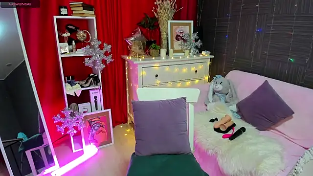 Snapshot of Queen_baby chatting on 12/07/24, 08:00 Queen baby online show from 12/07/24, 08:00